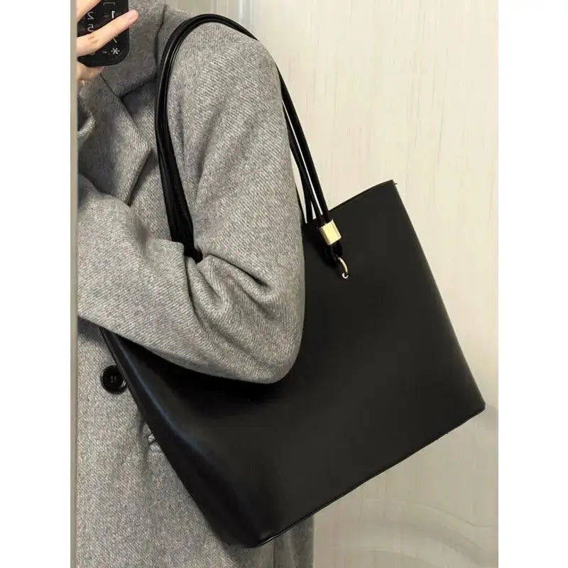 Black PU Tote Bag 2024 New Women's High Capacity Minimalist Zipper Shoulder Bag Classic Fashion Classroom Commuter Handbag Tide Streetsharks