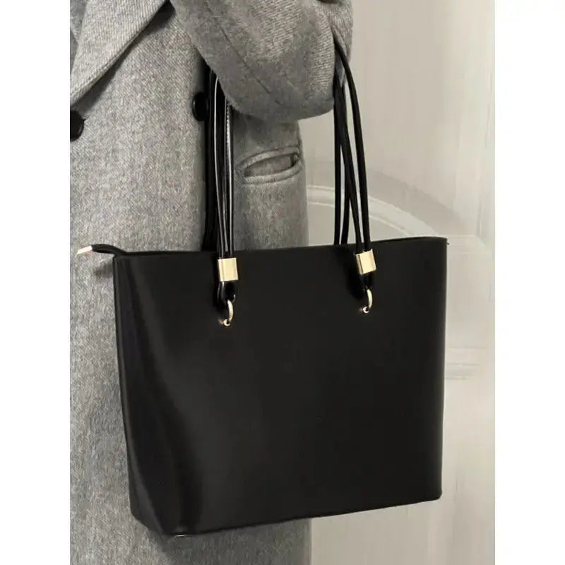 Black PU Tote Bag 2024 New Women's High Capacity Minimalist Zipper Shoulder Bag Classic Fashion Classroom Commuter Handbag Tide Streetsharks