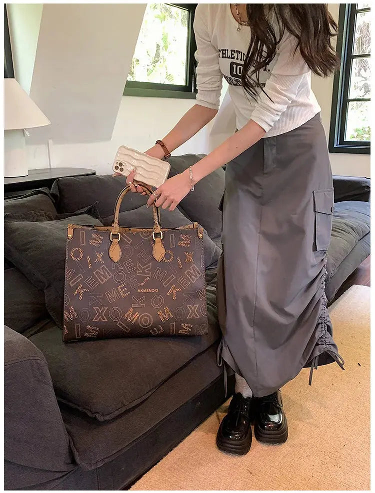 Female 2023 Cross border New Fashion Atmosphere Large Capacity Old Flower Tote Handbag Commuter Women's Bag Streetsharks