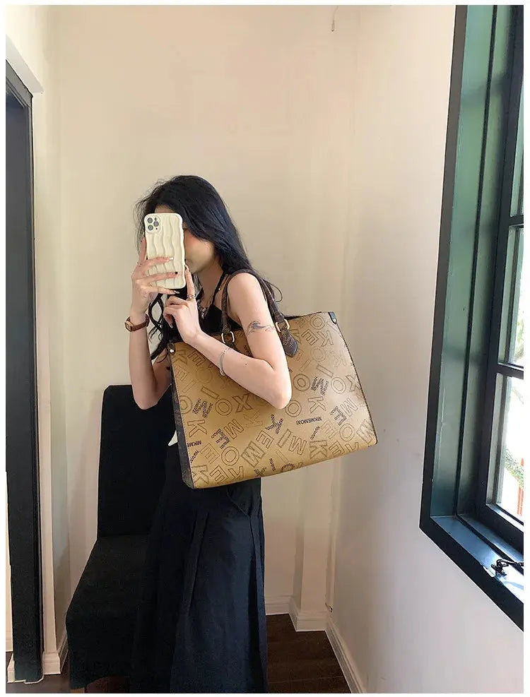 Female 2023 Cross border New Fashion Atmosphere Large Capacity Old Flower Tote Handbag Commuter Women's Bag Streetsharks