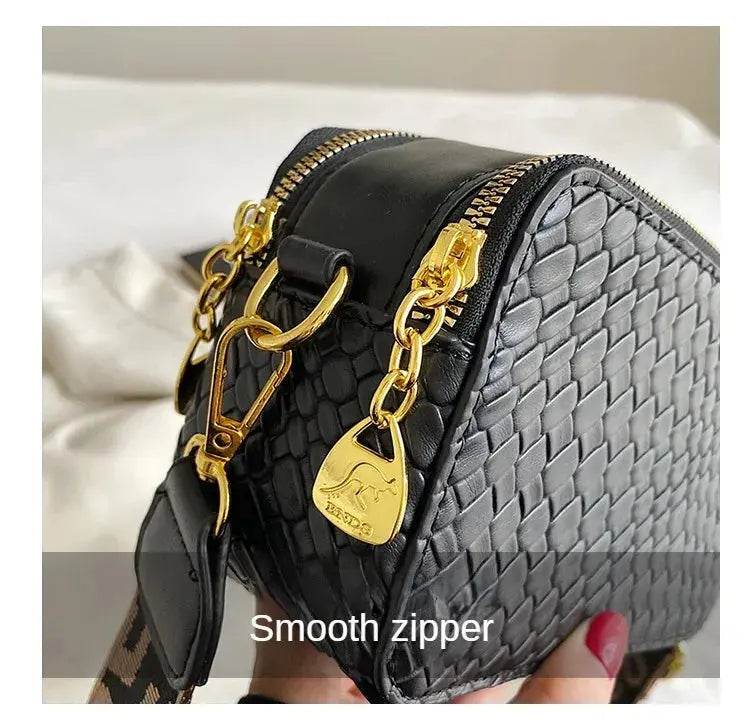 New 2024  European and American minimalist texture women's luxury  bag, fashionable large capacity crossbody bag, camera small square bag Streetsharks