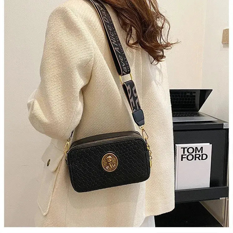 New 2024  European and American minimalist texture women's luxury  bag, fashionable large capacity crossbody bag, camera small square bag Streetsharks