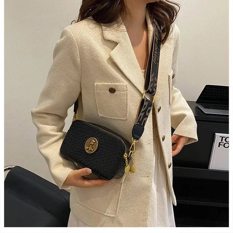 New 2024  European and American minimalist texture women's luxury  bag, fashionable large capacity crossbody bag, camera small square bag Streetsharks