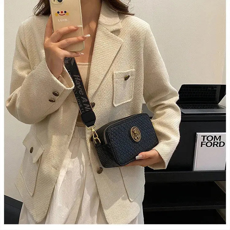 New 2024  European and American minimalist texture women's luxury  bag, fashionable large capacity crossbody bag, camera small square bag Streetsharks