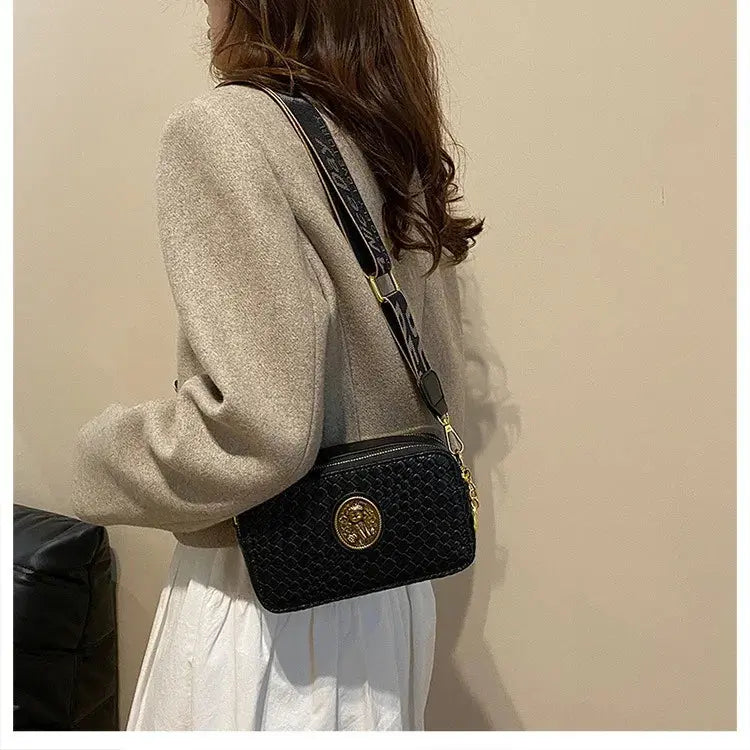 New 2024  European and American minimalist texture women's luxury  bag, fashionable large capacity crossbody bag, camera small square bag Streetsharks