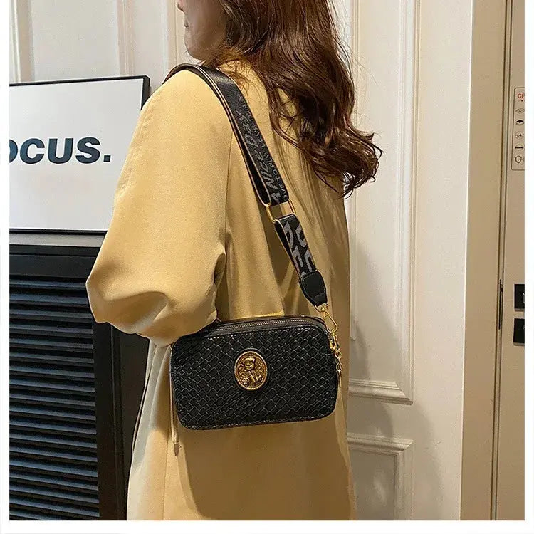 New 2024  European and American minimalist texture women's luxury  bag, fashionable large capacity crossbody bag, camera small square bag Streetsharks