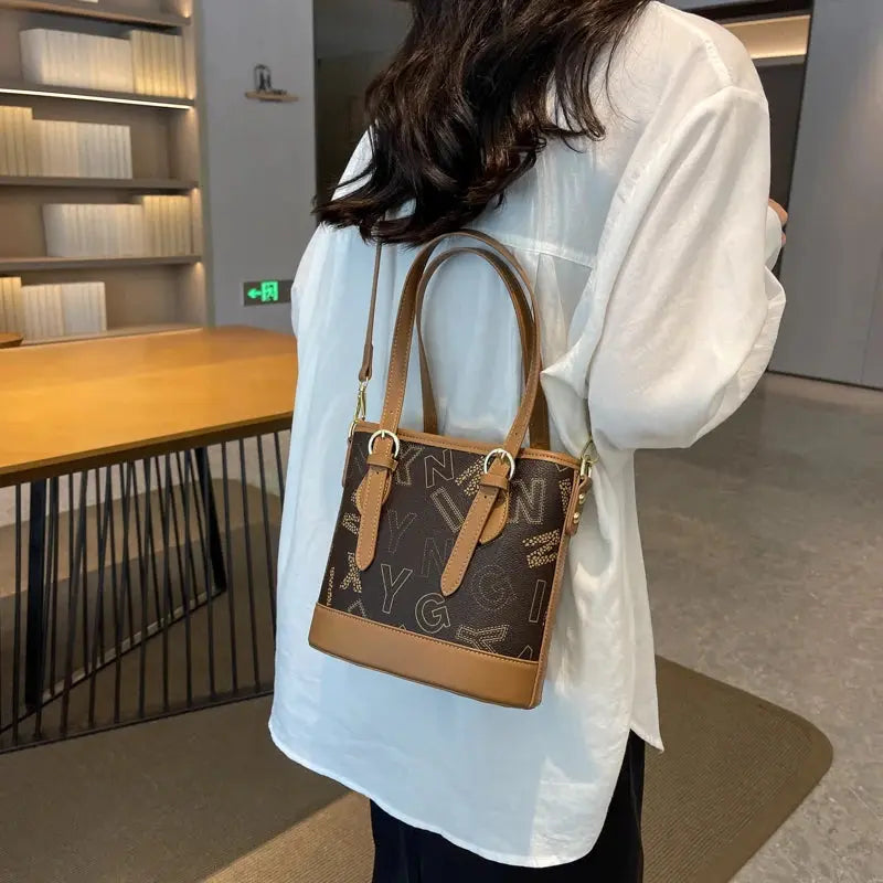 Summer New Fashion Trend Temperament Women's Single Sholder Crossbody Bags Simple Leisure Hundred Ladies Commuter Bucket Bags Streetsharks