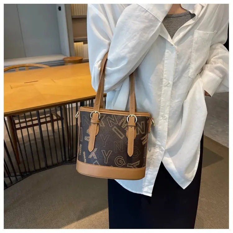 Summer New Fashion Trend Temperament Women's Single Sholder Crossbody Bags Simple Leisure Hundred Ladies Commuter Bucket Bags Streetsharks