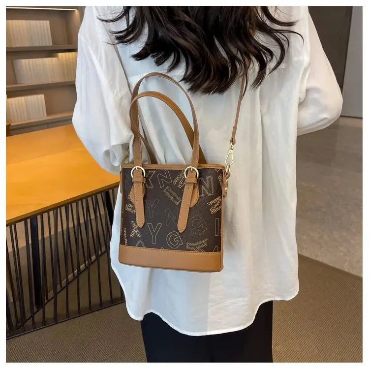 Summer New Fashion Trend Temperament Women's Single Sholder Crossbody Bags Simple Leisure Hundred Ladies Commuter Bucket Bags Streetsharks