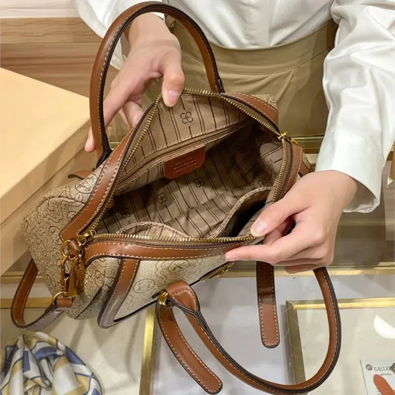 Women's handbag light luxury brand handbag new 2024 high-end leather shoulder bag designer retro crossbody bag fashionable Streetsharks